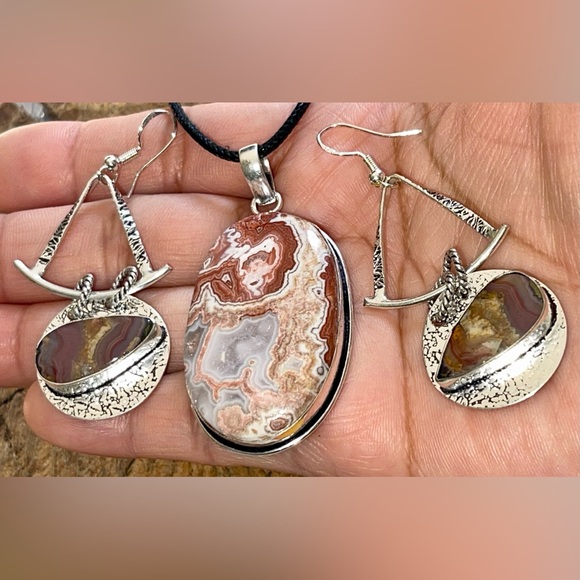 Crazy Lace Agate Pendant & Earrings Set - Picture 5 of 10
